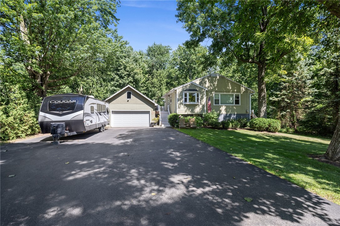 536 Moseley Road Perinton, NY 14450 - Photo 2 of 41