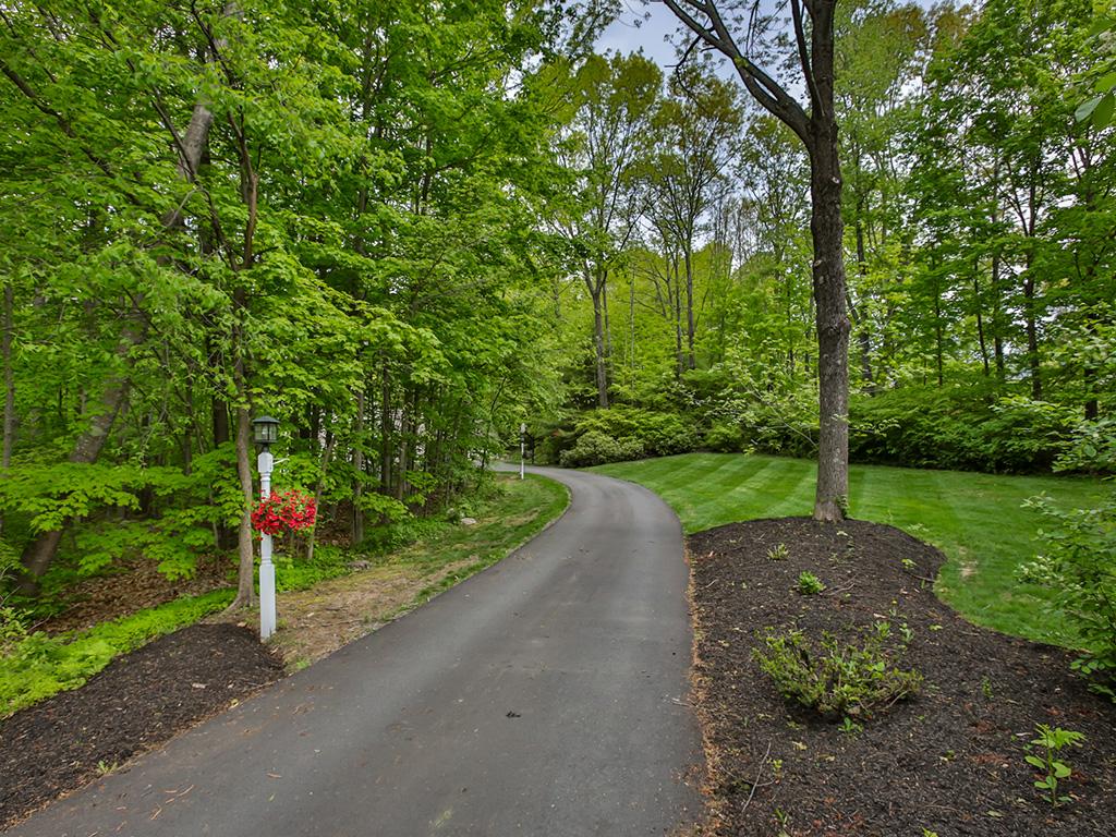 18 Walnut Hill Road Amherst, NH 03031 - Photo 33 of 36