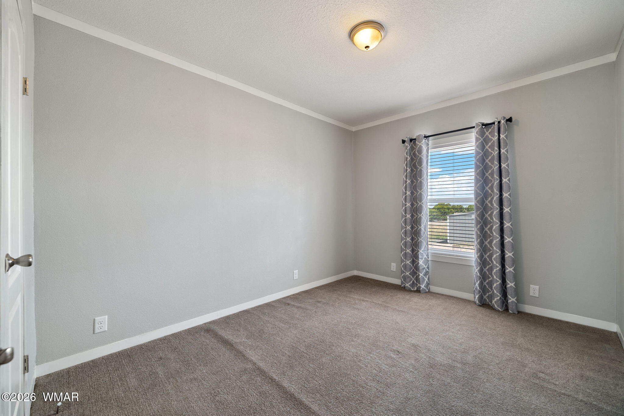 159 County Road St. Johns, AZ 85936 - Photo 33 of 59 an empty room with windows