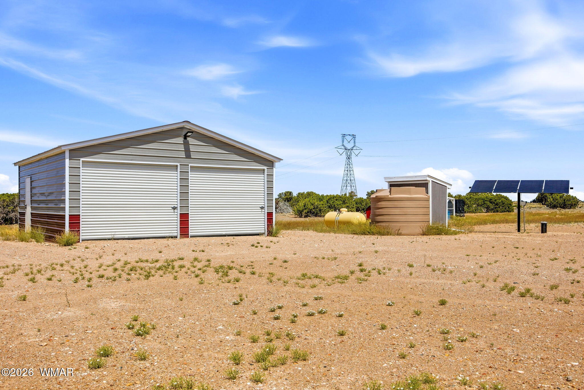 159 County Road St. Johns, AZ 85936 - Photo 42 of 59 a front view of a house with a yard