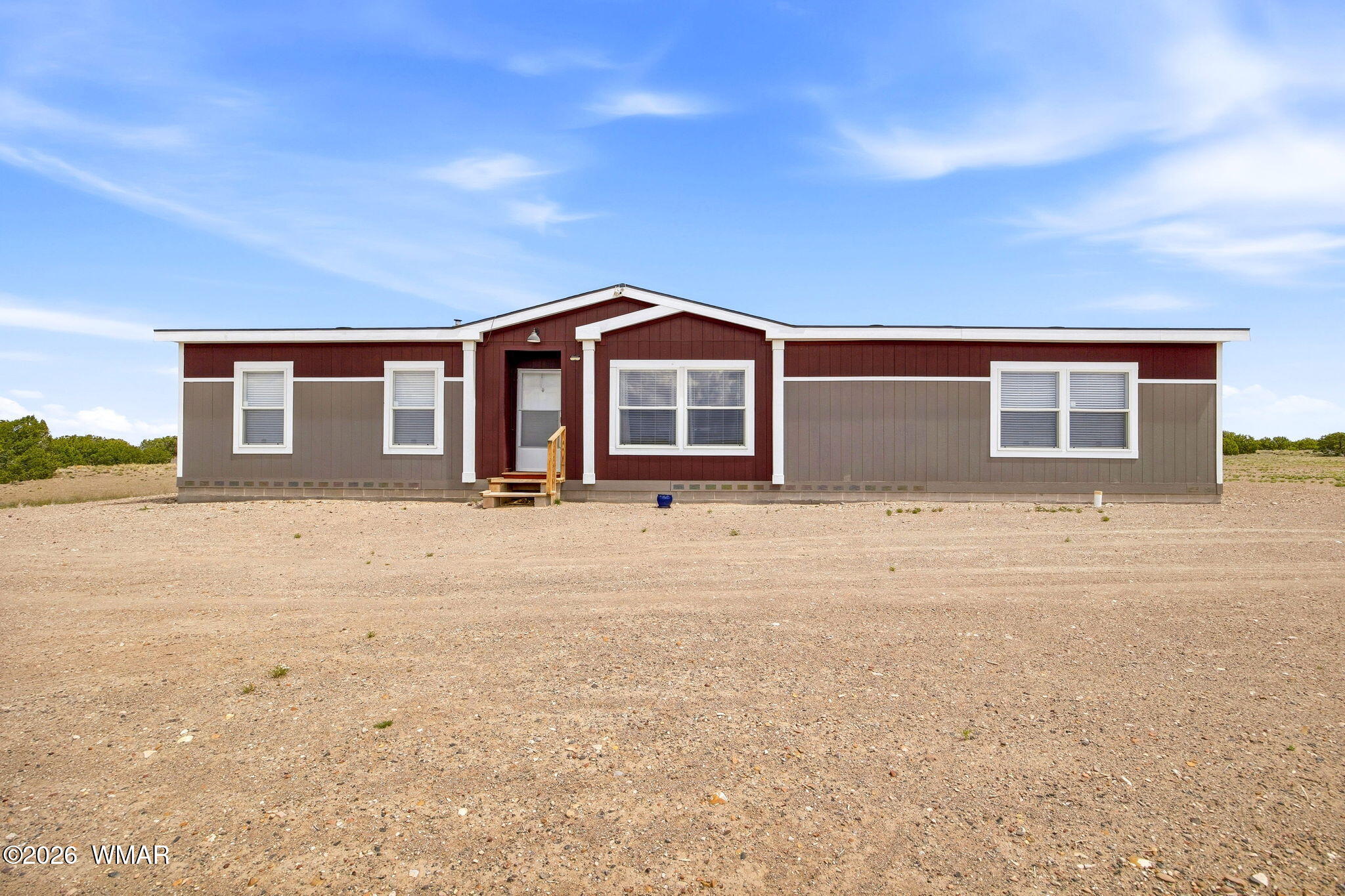 159 County Road St. Johns, AZ 85936 - Photo 3 of 59 a front view of a house with a yard