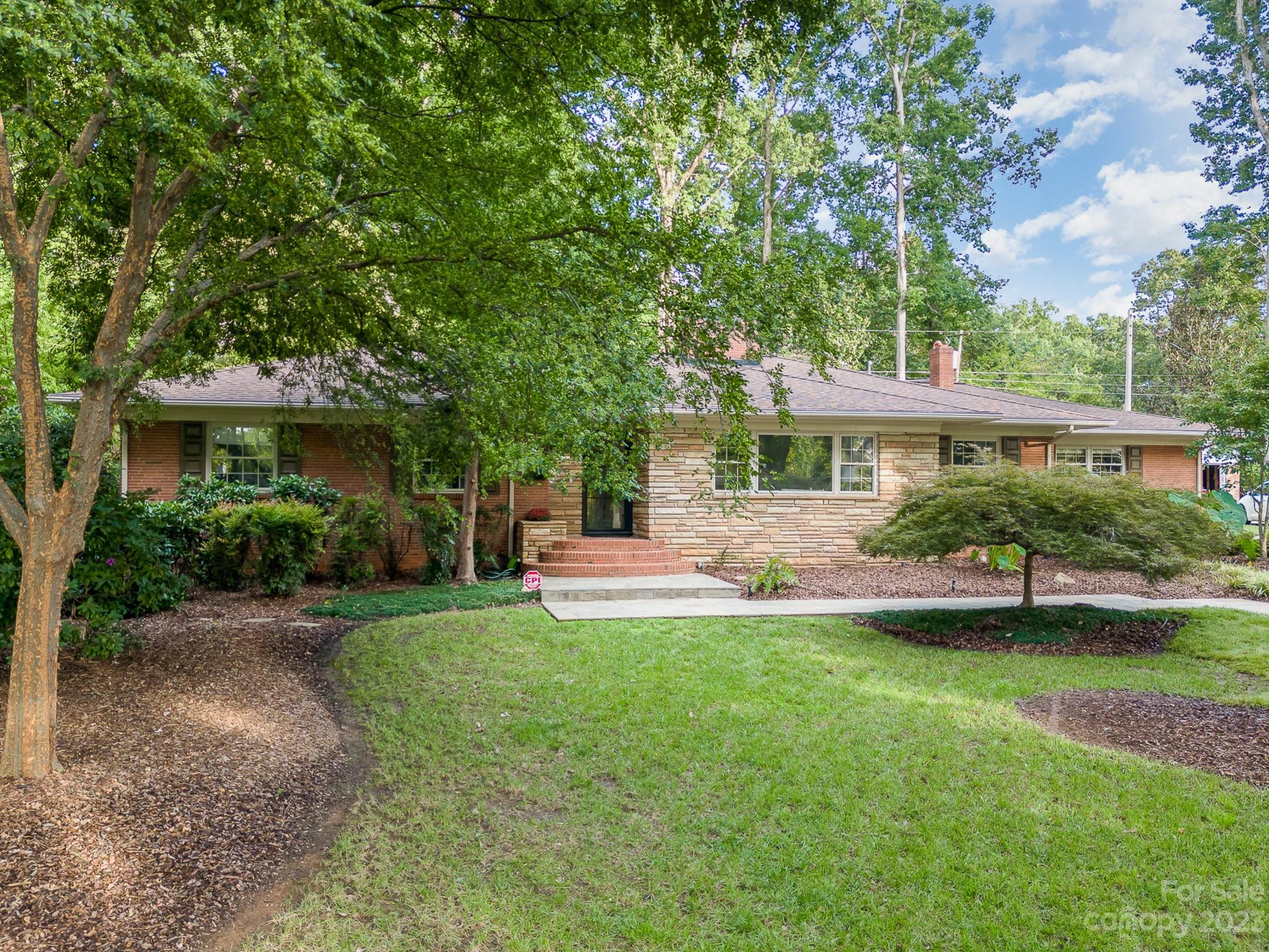 5527 Robinhood Road Charlotte, NC 28211 - Photo 1 of 39 Gallery Image 1