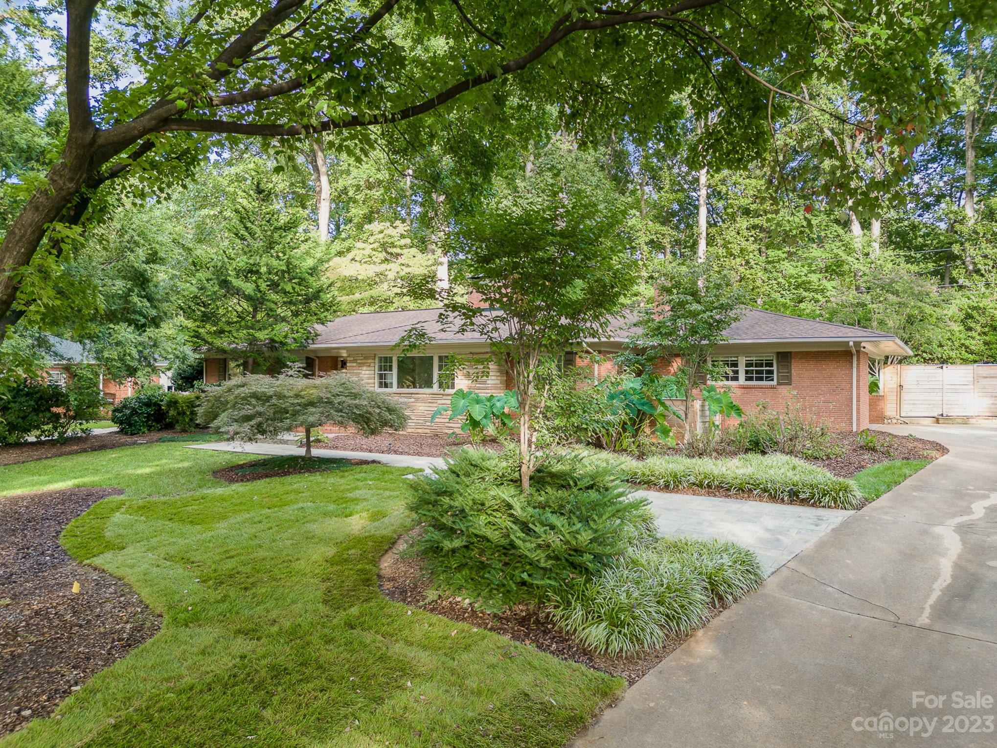 5527 Robinhood Road Charlotte, NC 28211 - Photo 3 of 39 Gallery Image 3