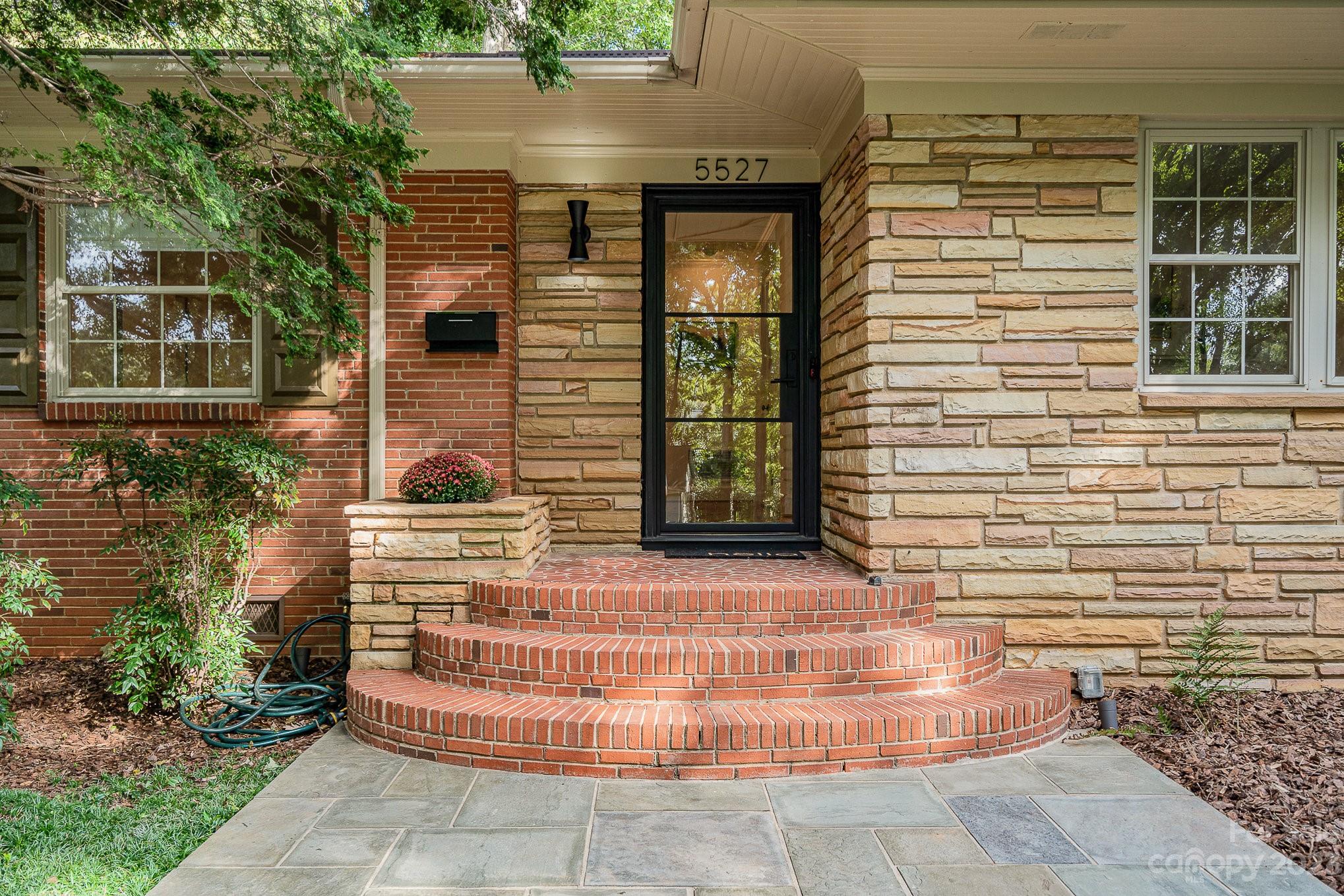 5527 Robinhood Road Charlotte, NC 28211 - Photo 6 of 39 Gallery Image 6