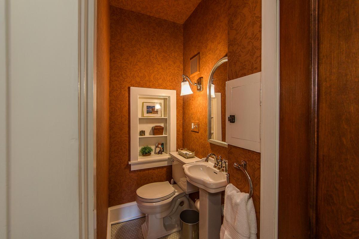 1740 Roxbury Road Columbus, OH 43212 - Photo 15 of 29