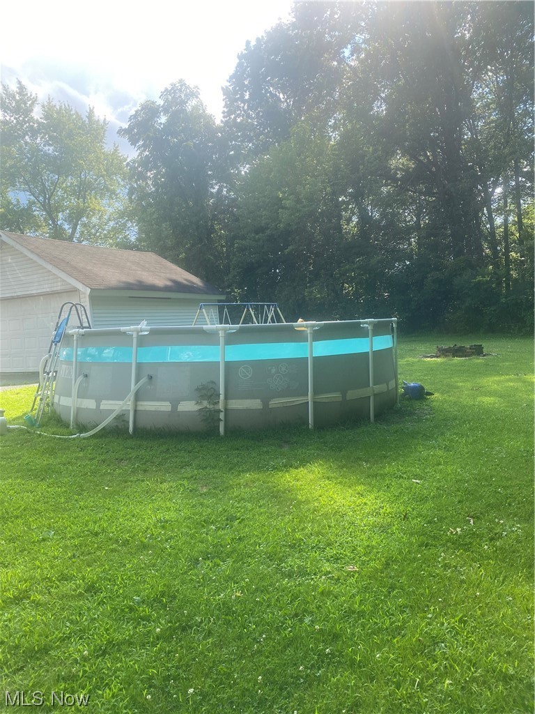 1070 North Road Southeast Warren, OH 44484 - Photo 16 of 19 back yard