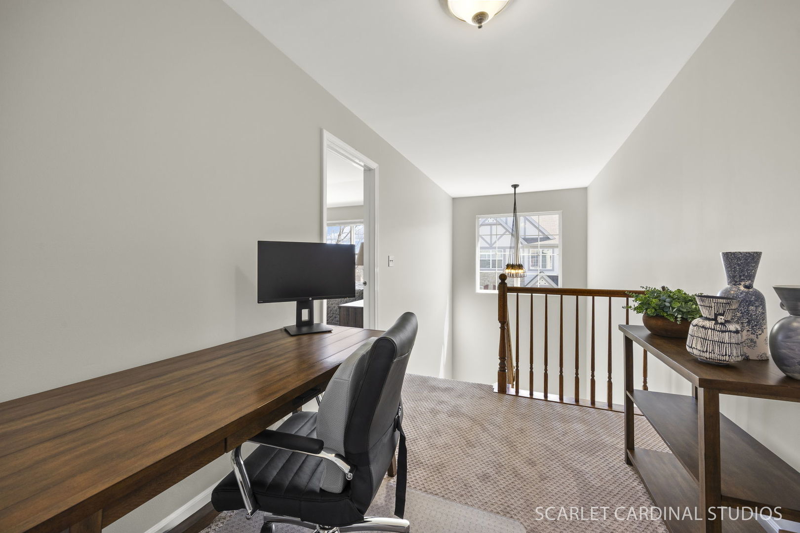 259 Bennett Drive Carol Stream, IL 60188 - Photo 20 of 31 a workspace with furniture and wooden floor