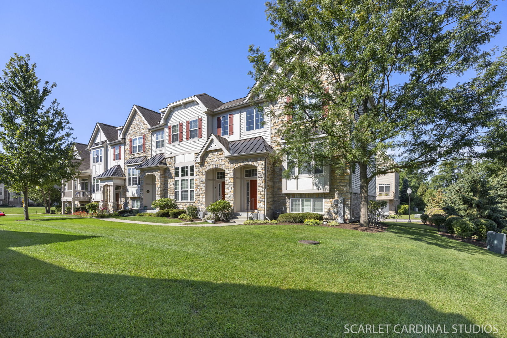 259 Bennett Drive Carol Stream, IL 60188 - Photo 2 of 31 a front view of house with yard