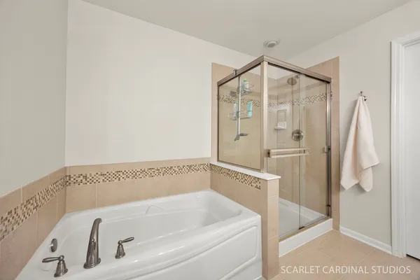 $395,000 | 259 Bennett Drive, Carol Stream, IL 60188