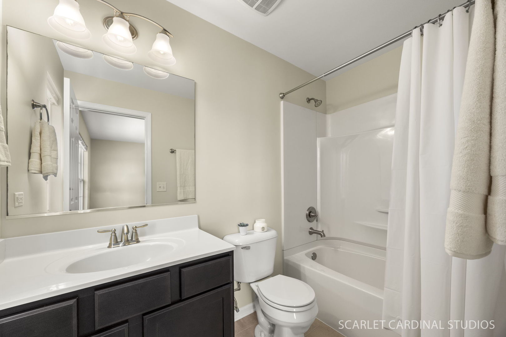 259 Bennett Drive Carol Stream, IL 60188 - Photo 27 of 31 a bathroom with a sink a toilet and shower