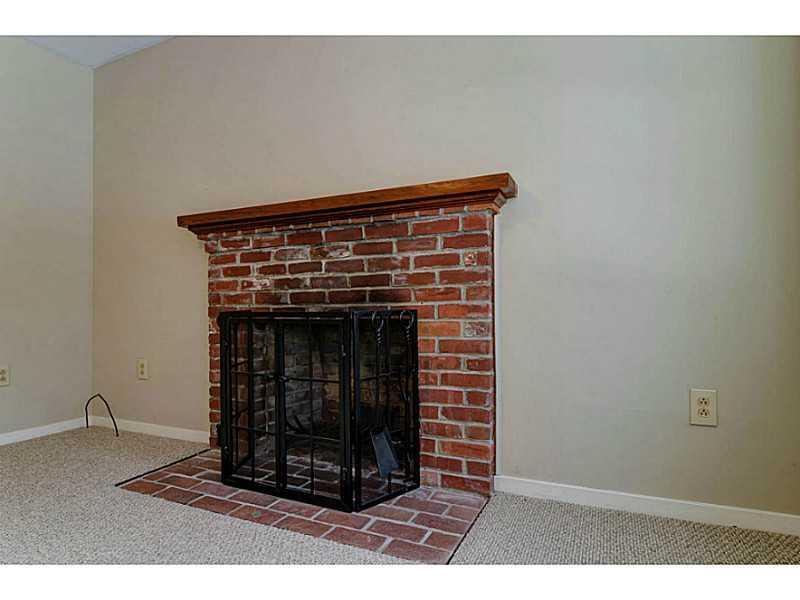 213 Hill Road West Bath, ME 04530 - Photo 10 of 31 Living Room.