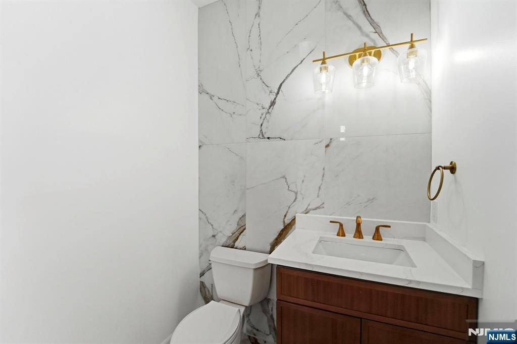 704 Green Lane, Unit 2 Union, NJ 07083 - Photo 3 of 14