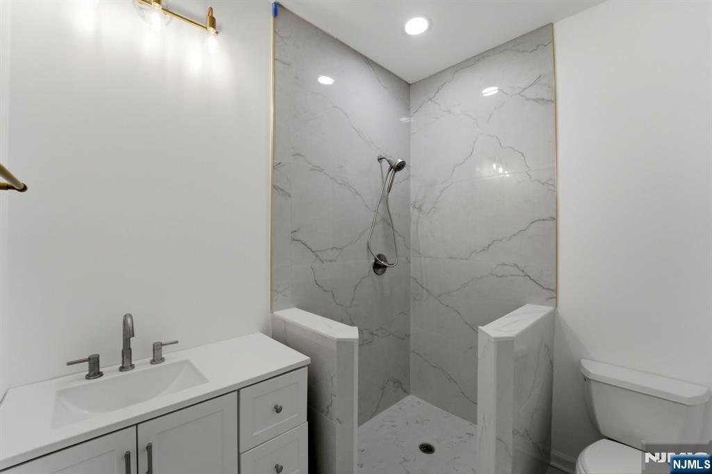 704 Green Lane, Unit 2 Union, NJ 07083 - Photo 9 of 14