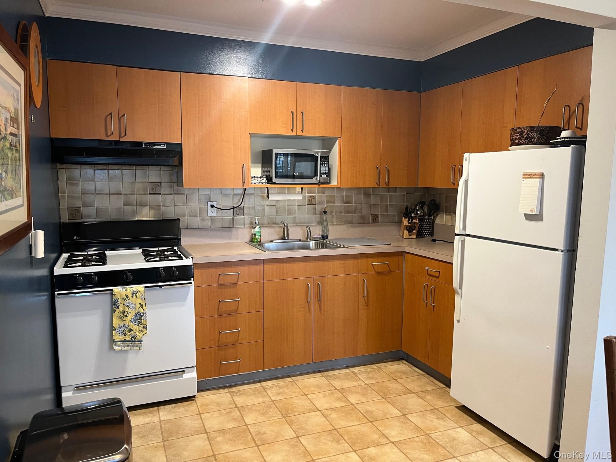 225 North Middletown Road, Unit D Pearl River, NY 10965 - Photo 6 of 20