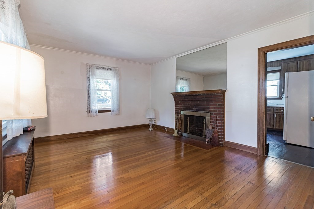 23 Charlotte Road East Walpole, MA 02032 - Photo 5 of 16 Gallery Image 5