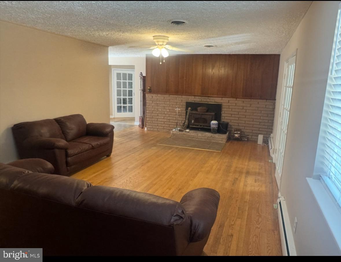 6006 Runnymeade Avenue Clinton, MD 20735 - Photo 2 of 35