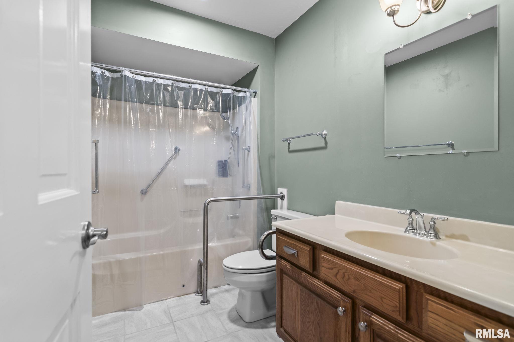 3013 Cameron Drive Springfield, IL 62704 - Photo 25 of 32 Gallery Image 25