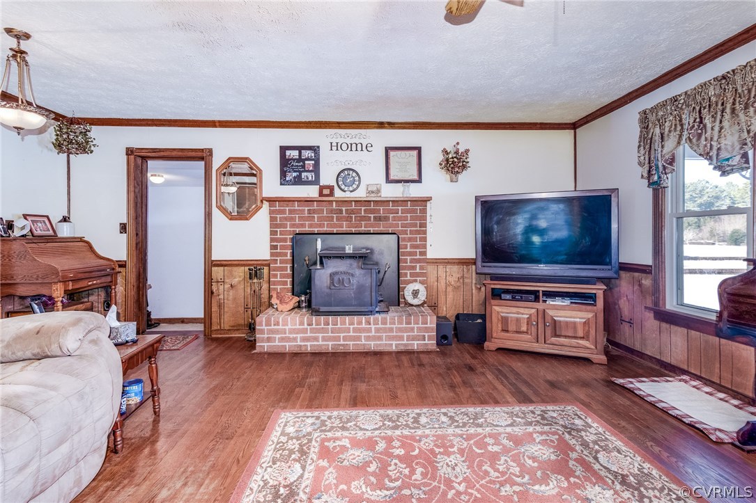 11711 Genito Road Midlothian, VA 23112 - Photo 5 of 18 a living room with furniture and a flat screen tv