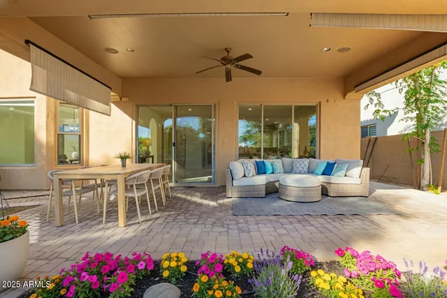 a view of yard with small space