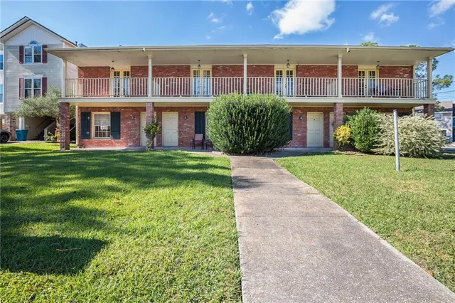 $1,400 | 2 Brandon Hall Drive, Unit D, Destrehan, LA 70047