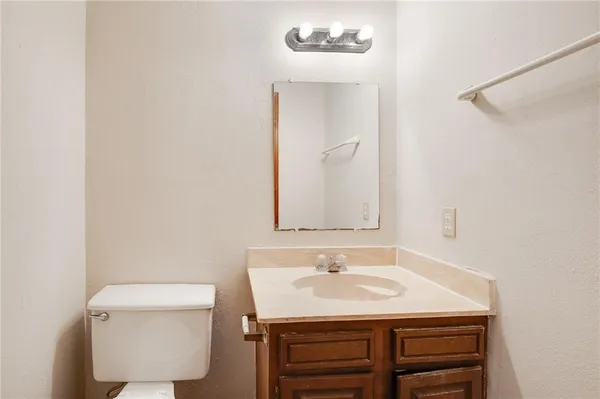 $1,300 | 2 Brandon Hall Drive, Unit D, Destrehan, LA 70047