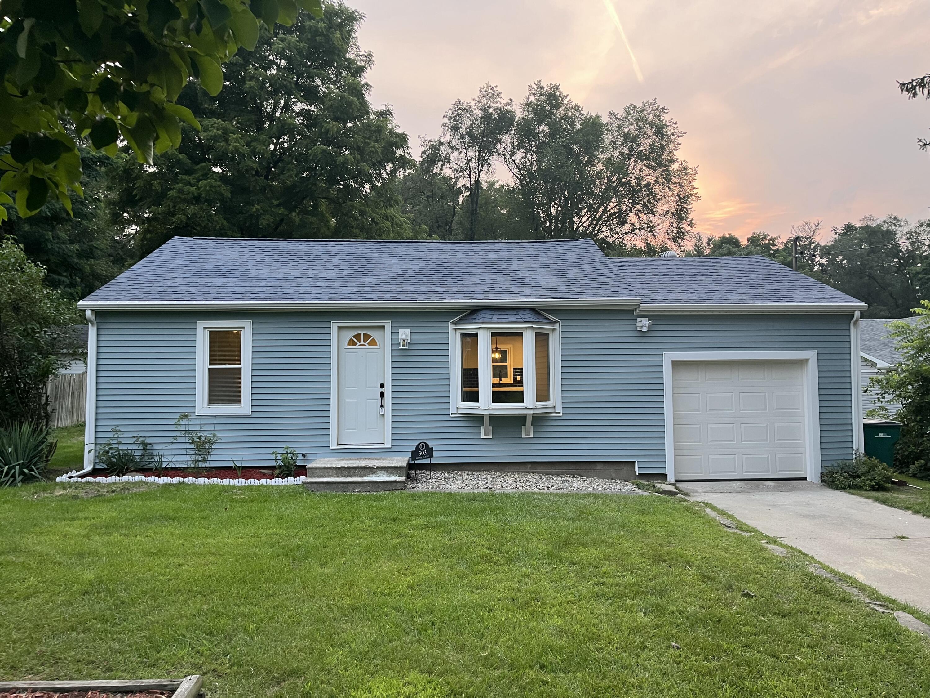 303 Reynolds Road Battle Creek, MI 49037 - Photo 3 of 24 IMG_2077