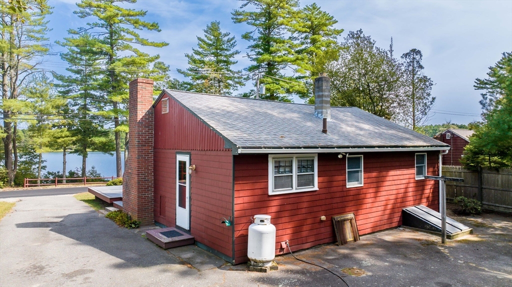 85 Blackmore Pond Road Wareham, MA 02576 - Photo 4 of 24 Gallery Image 4