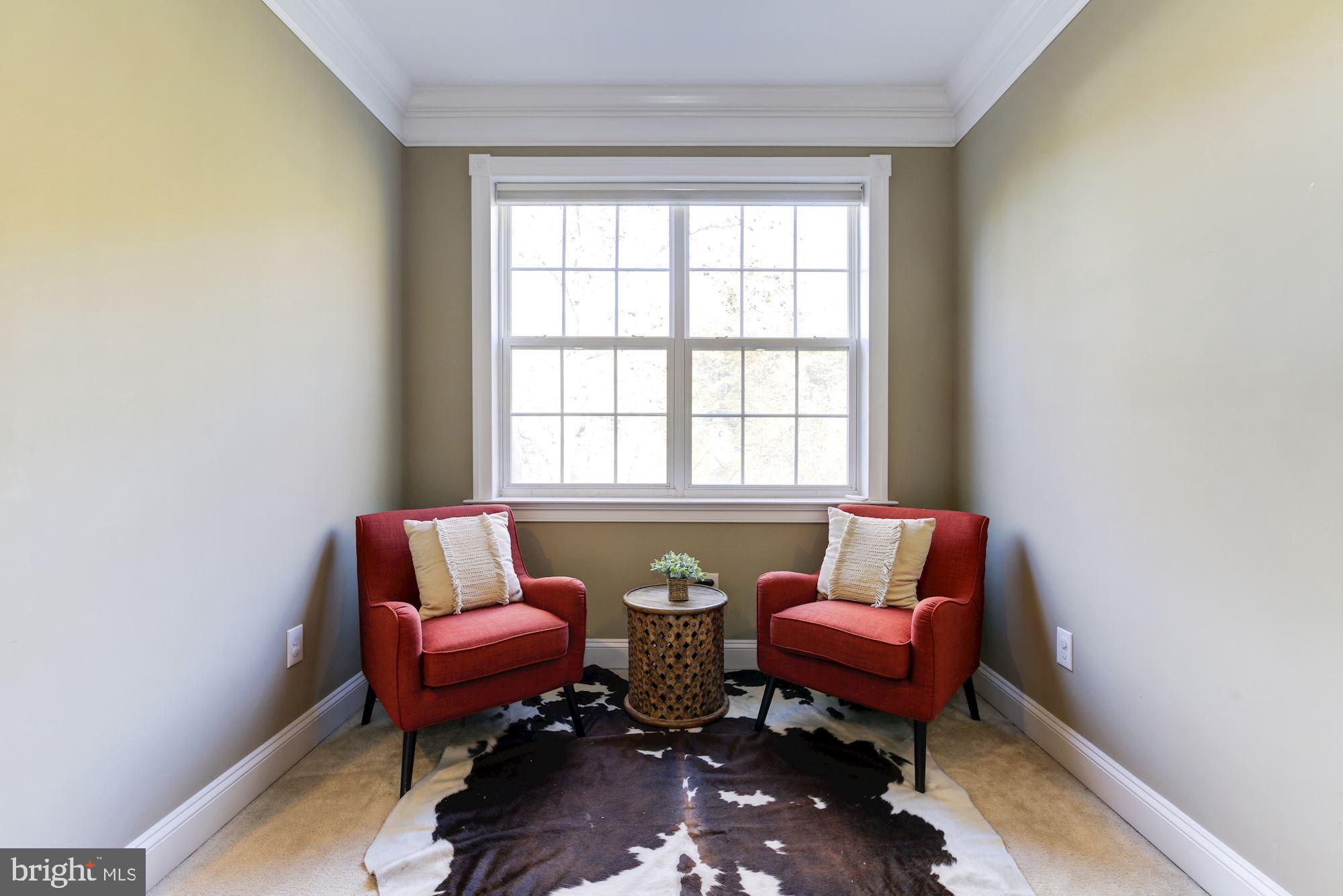 8100 Dogwood Road Baltimore, MD 21244 - Photo 28 of 53 Master bedroom sitting area