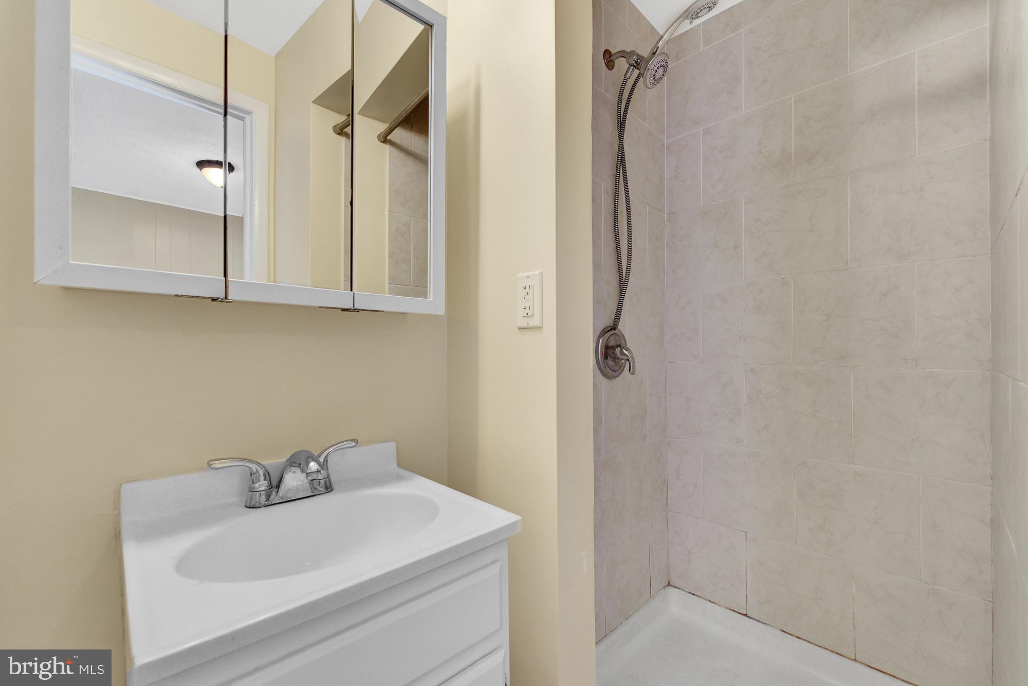 17604 Kohlhoss Road Poolesville, MD 20837 - Photo 25 of 41 Full bath in basement