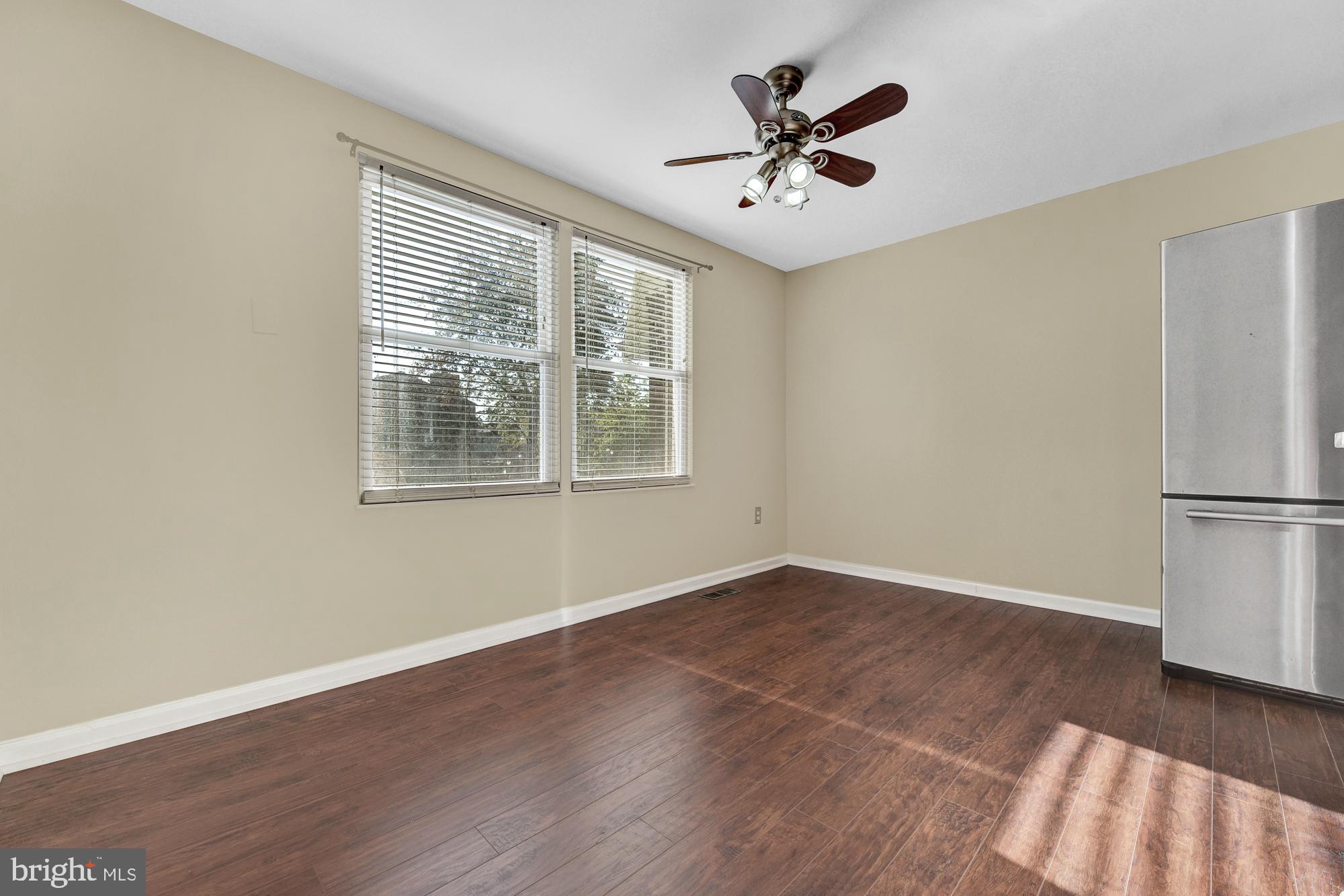 17604 Kohlhoss Road Poolesville, MD 20837 - Photo 4 of 41 Large eat-in area in kitchen