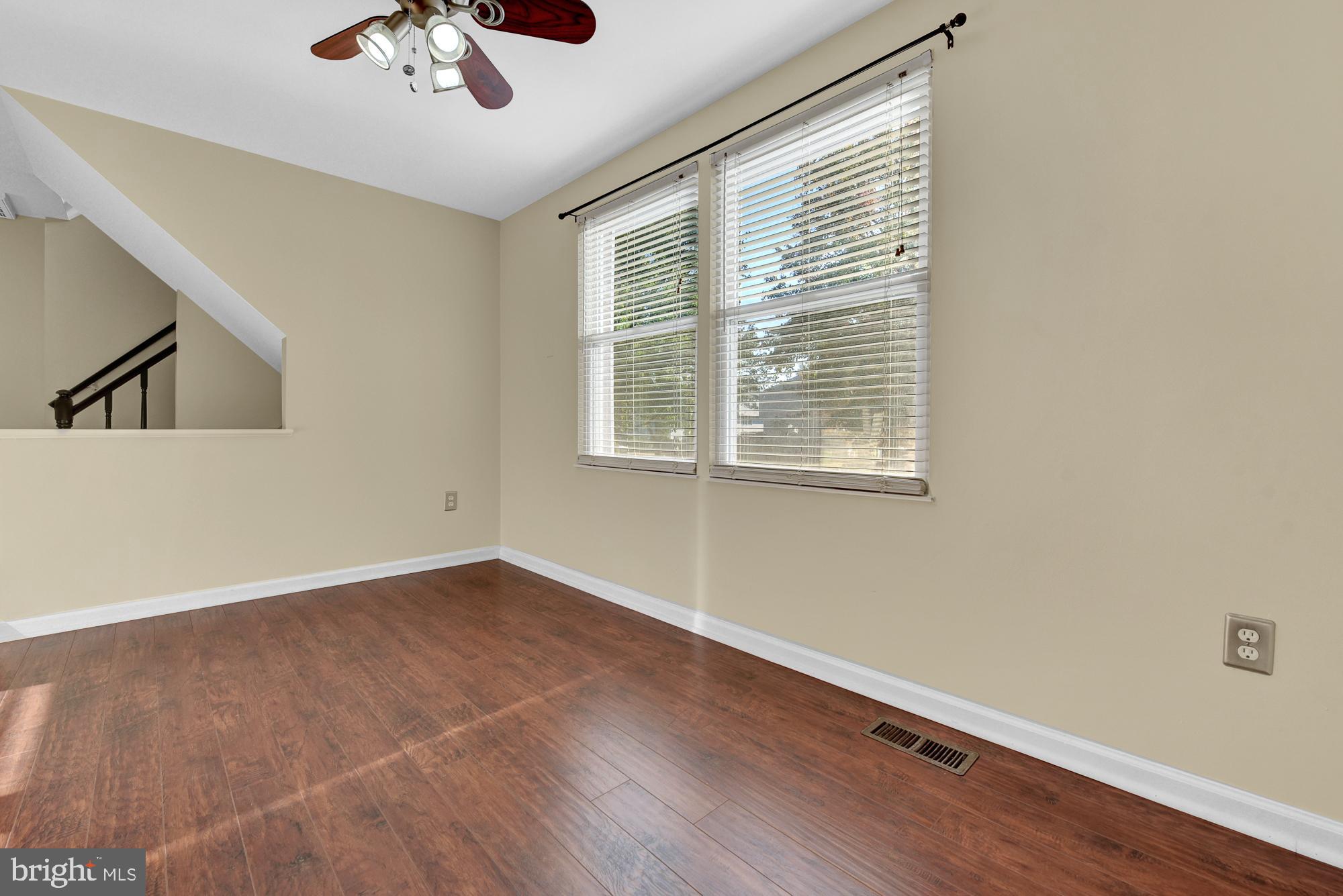 17604 Kohlhoss Road Poolesville, MD 20837 - Photo 5 of 41 Bright and sunny on all sides!