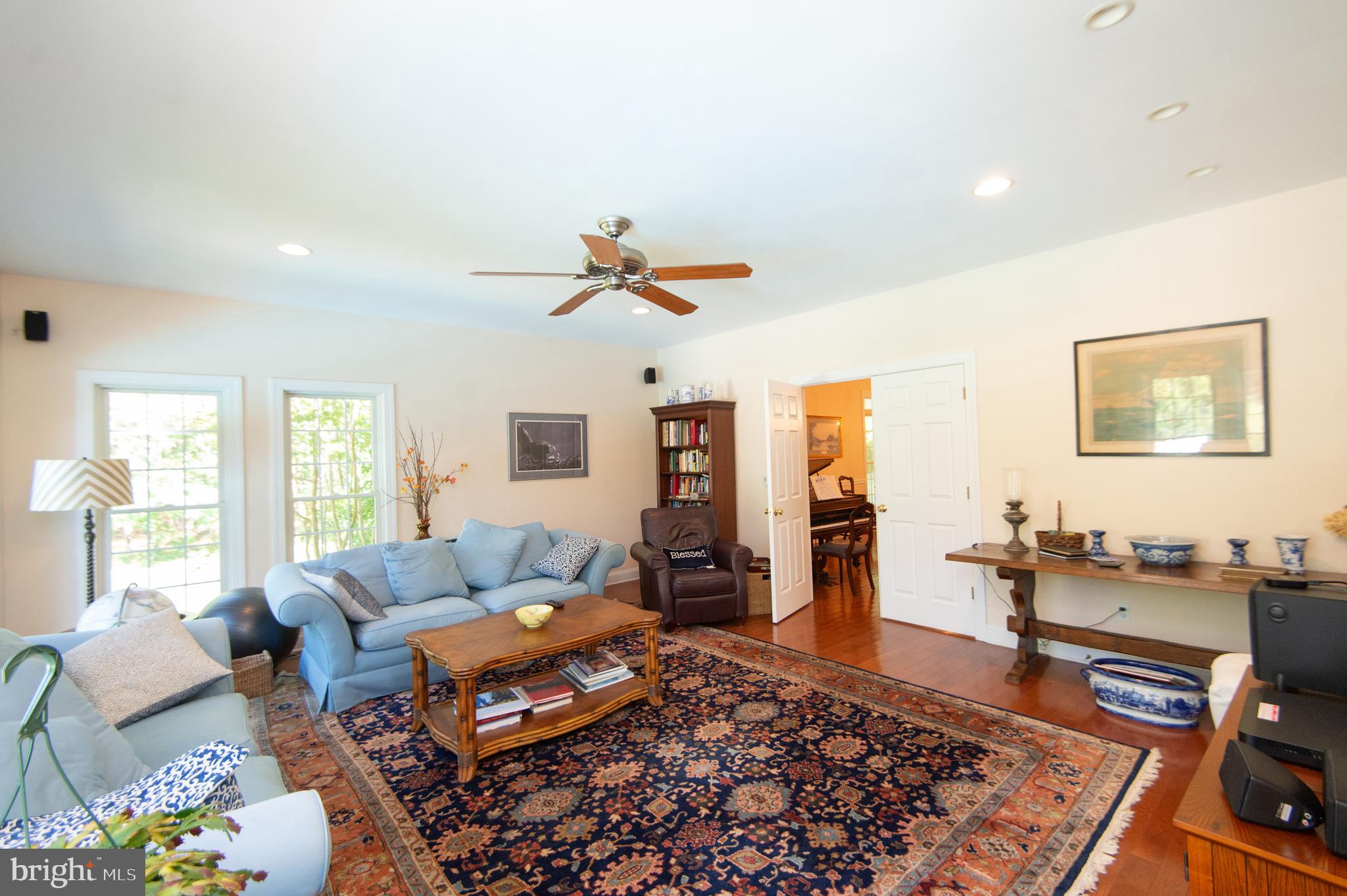 5332 Ragged Point Road Cambridge, MD 21613 - Photo 17 of 65 Living Room