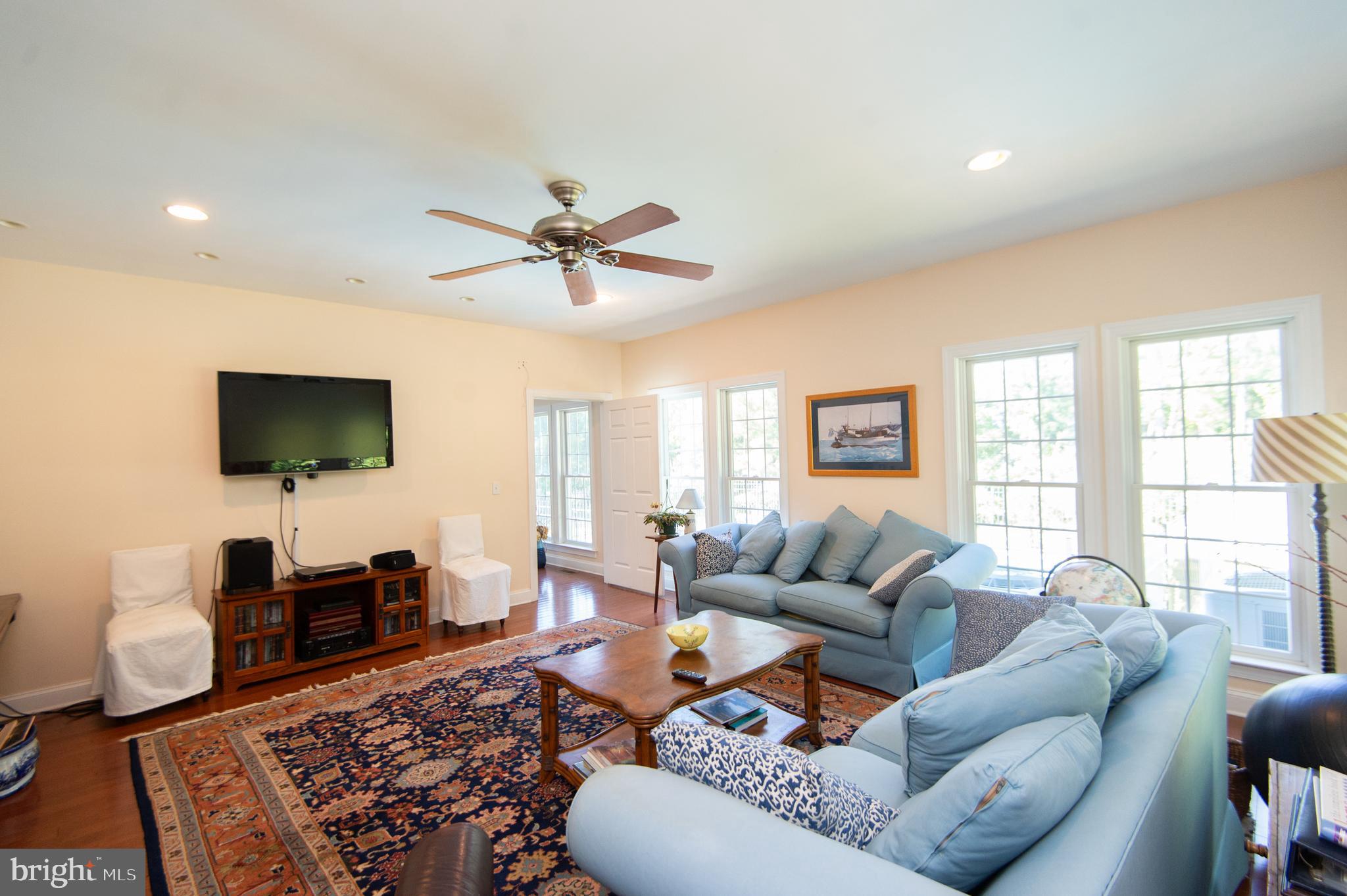 5332 Ragged Point Road Cambridge, MD 21613 - Photo 18 of 65 Living Room