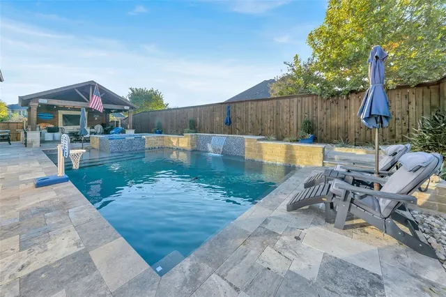 $975,000 | 1001 West Bluff Way, Roanoke, TX 76262