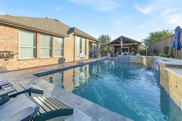 $975,000 | 1001 West Bluff Way, Roanoke, TX 76262