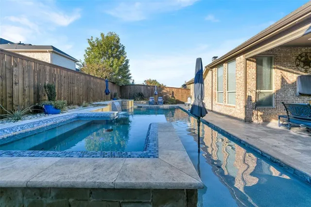 $975,000 | 1001 West Bluff Way, Roanoke, TX 76262