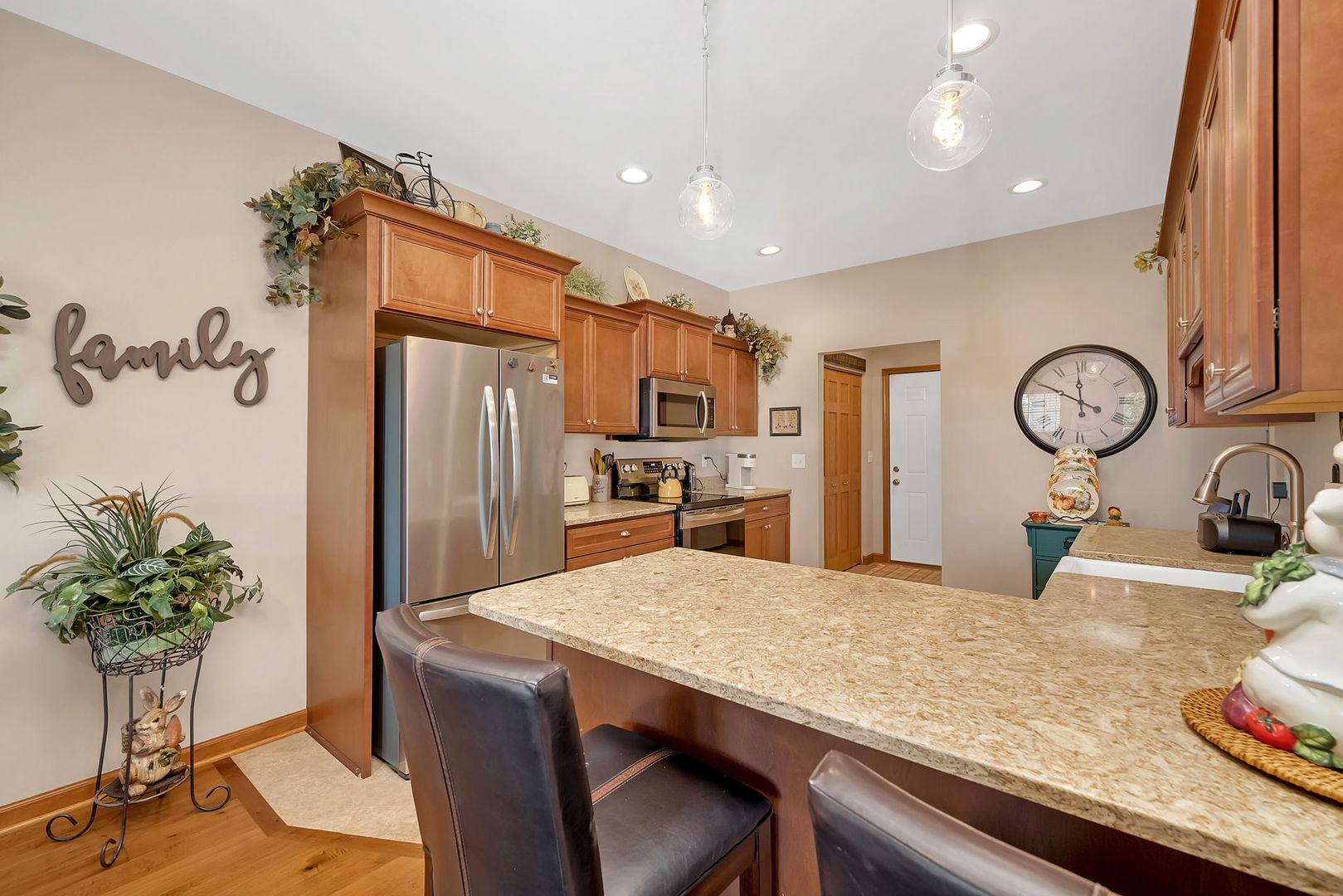 1761 Red Willow Road Morris, IL 60450 - Photo 11 of 38 a kitchen with granite countertop a table chairs and a refrigerator