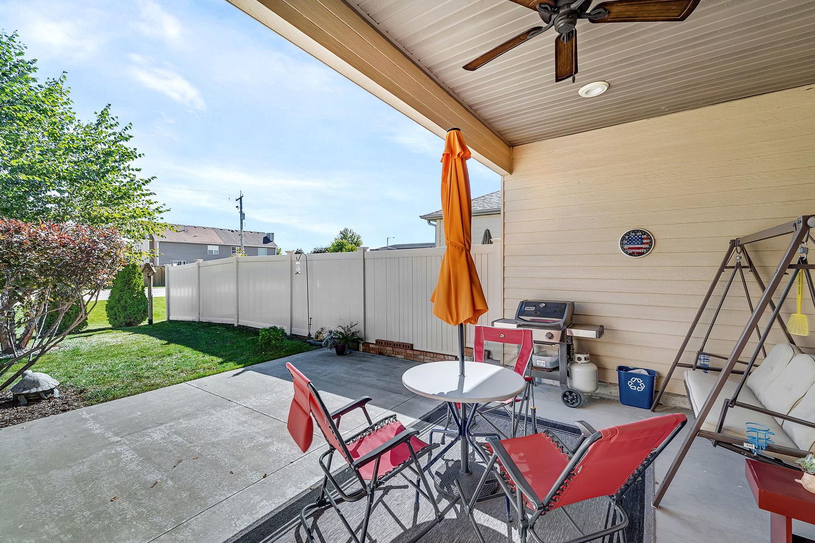 1761 Red Willow Road Morris, IL 60450 - Photo 30 of 38 a outdoor space with furniture