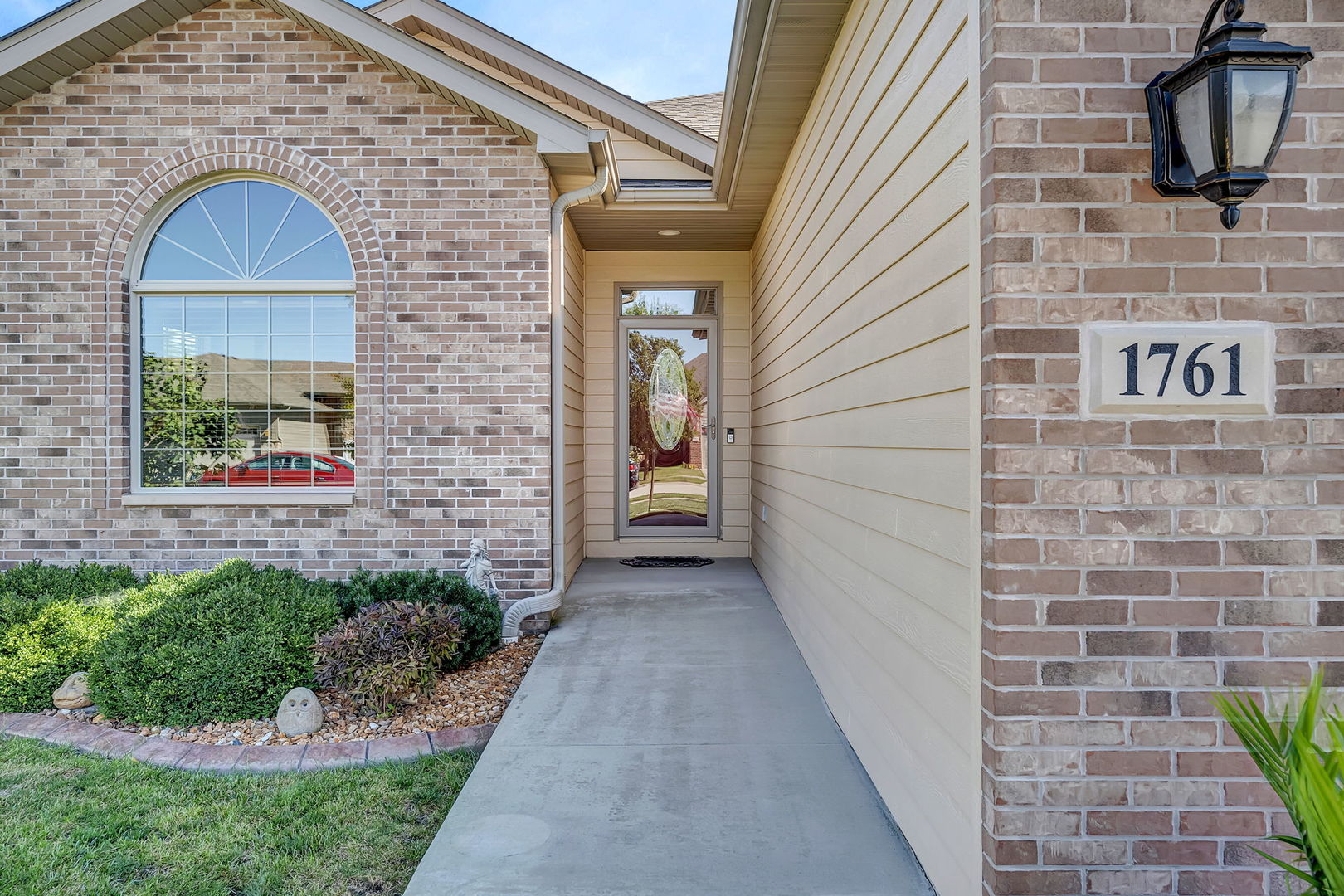 1761 Red Willow Road Morris, IL 60450 - Photo 3 of 38 a front view of a house with a garden