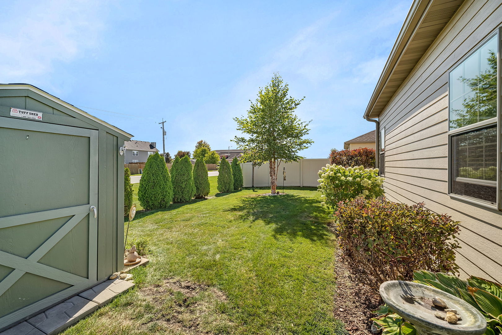 1761 Red Willow Road Morris, IL 60450 - Photo 34 of 38 a backyard of a house