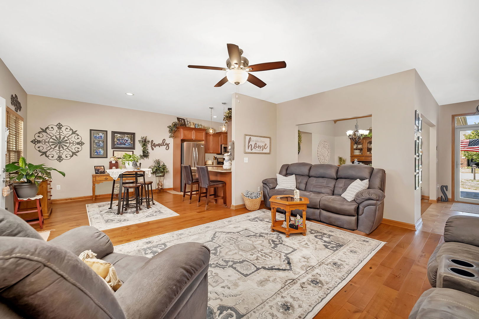 1761 Red Willow Road Morris, IL 60450 - Photo 6 of 38 a living room with furniture and wooden floor