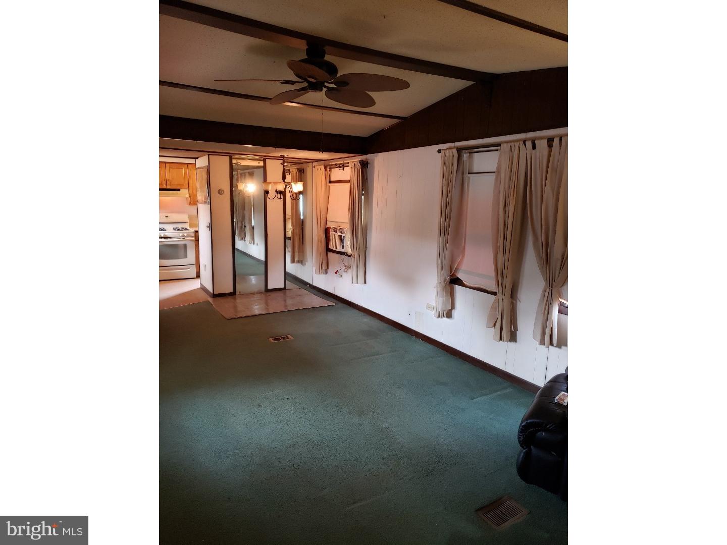 341 Park Road Sicklerville, NJ 08081 - Photo 4 of 10 Living Room