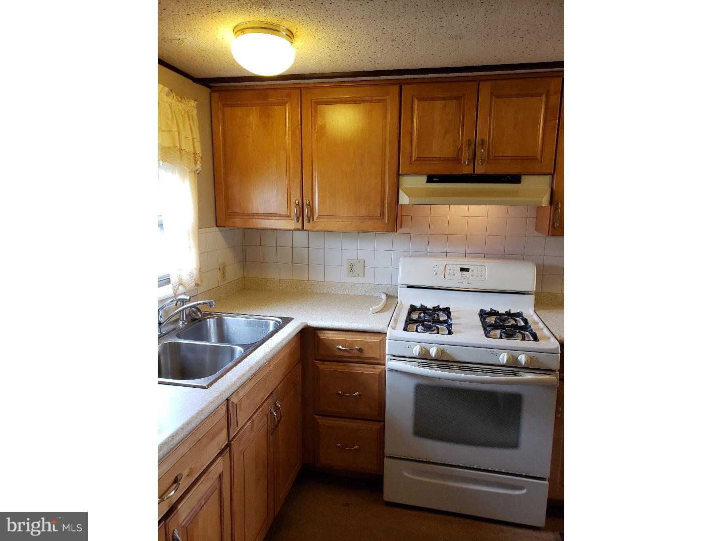341 Park Road Sicklerville, NJ 08081 - Photo 5 of 10 Kitchen