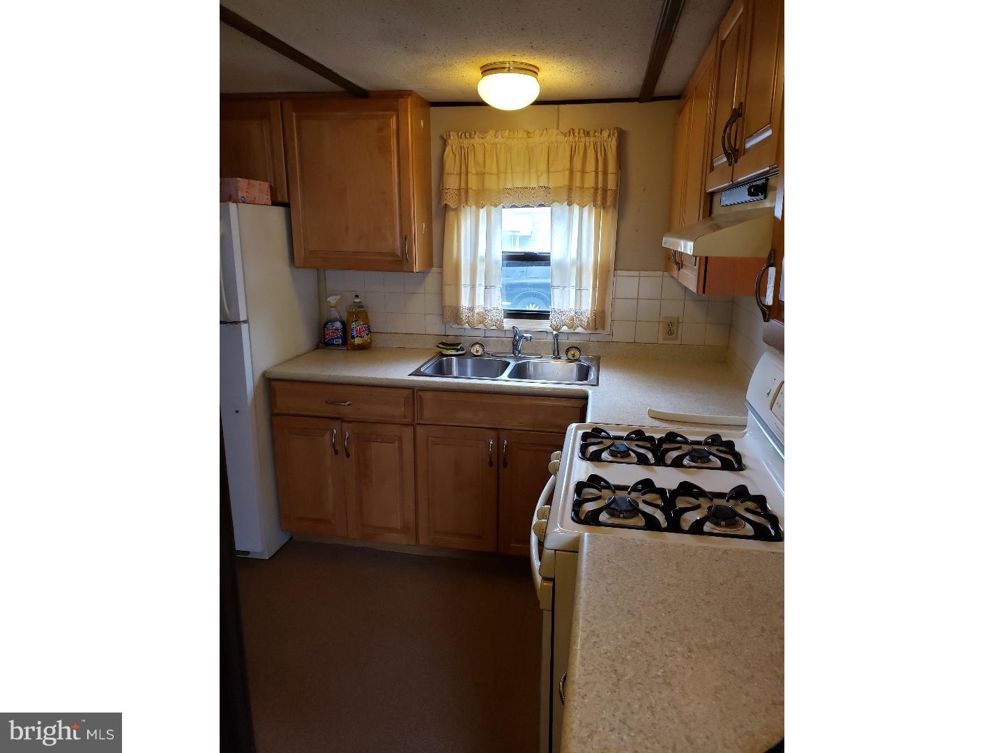341 Park Road Sicklerville, NJ 08081 - Photo 6 of 10 Kitchen