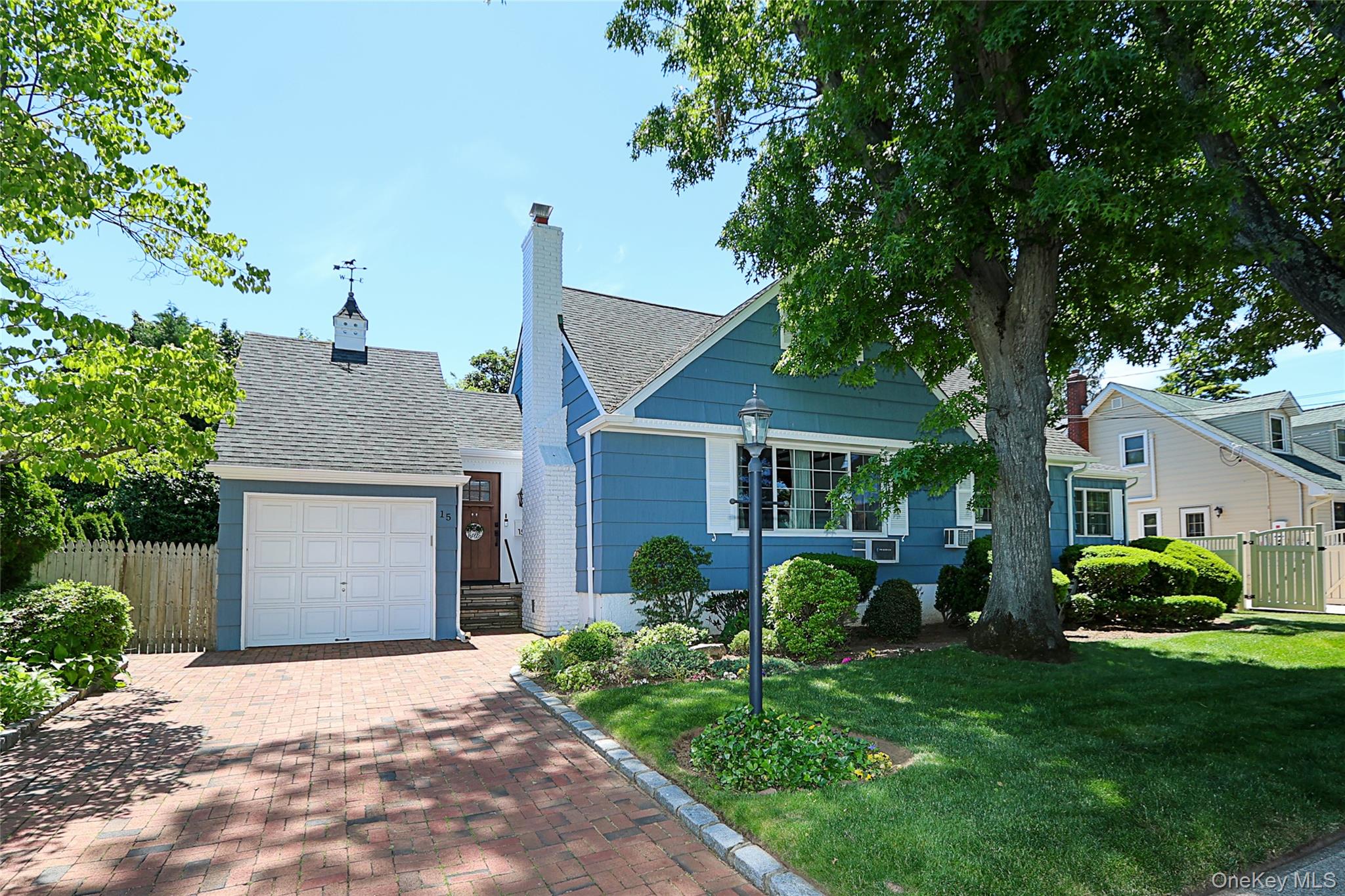 15 Hemlock Street Merrick, NY 11566 - Photo 2 of 47