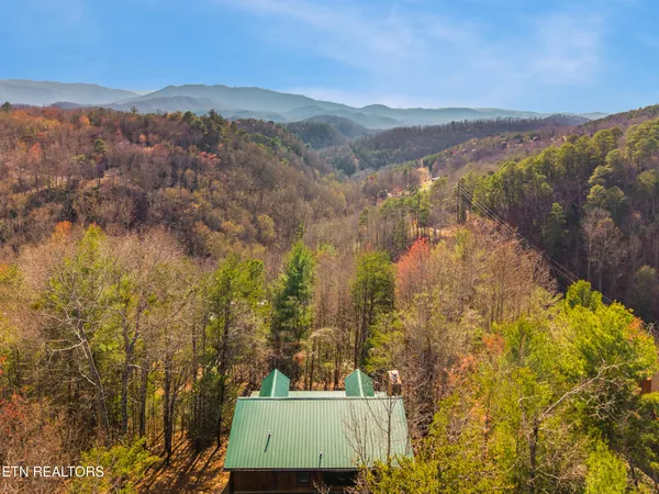 $589,900 | 139 Little Round Top Lane, Townsend, TN 37882