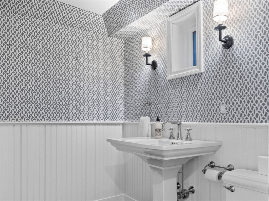 165 Cliff Road Wellesley, MA 02481 - Photo 34 of 42