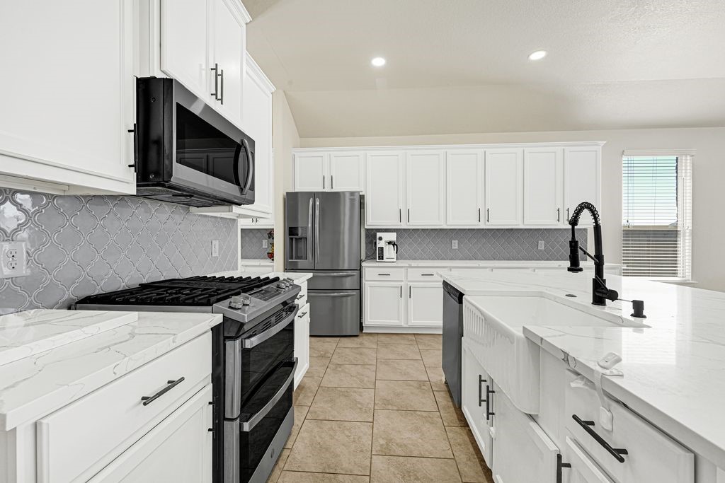 Kitchen includes upgraded stove and large farmsink