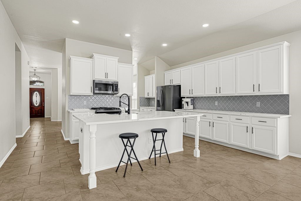 4535 Mondial Road Katy, TX 77493 - Photo 12 of 26 Plenty of storage and counter space.