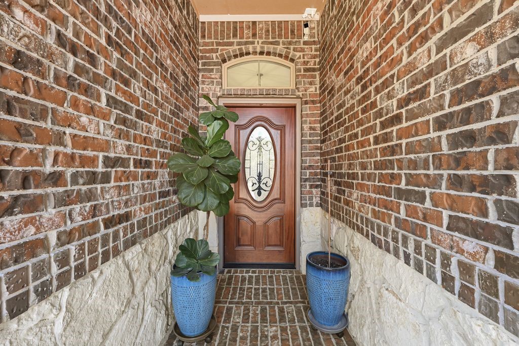 4535 Mondial Road Katy, TX 77493 - Photo 3 of 26 Entrance to front of home.